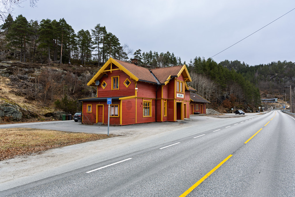 Hægeland station along Norwegian National Road 9