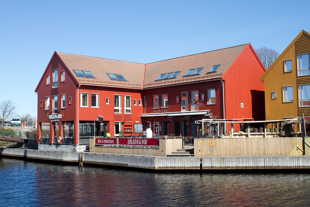 Bølgen & Moi sett fra fiskebrygga i Kristiansand