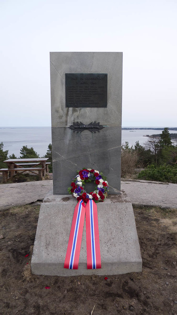 Minnesmerke bekranset