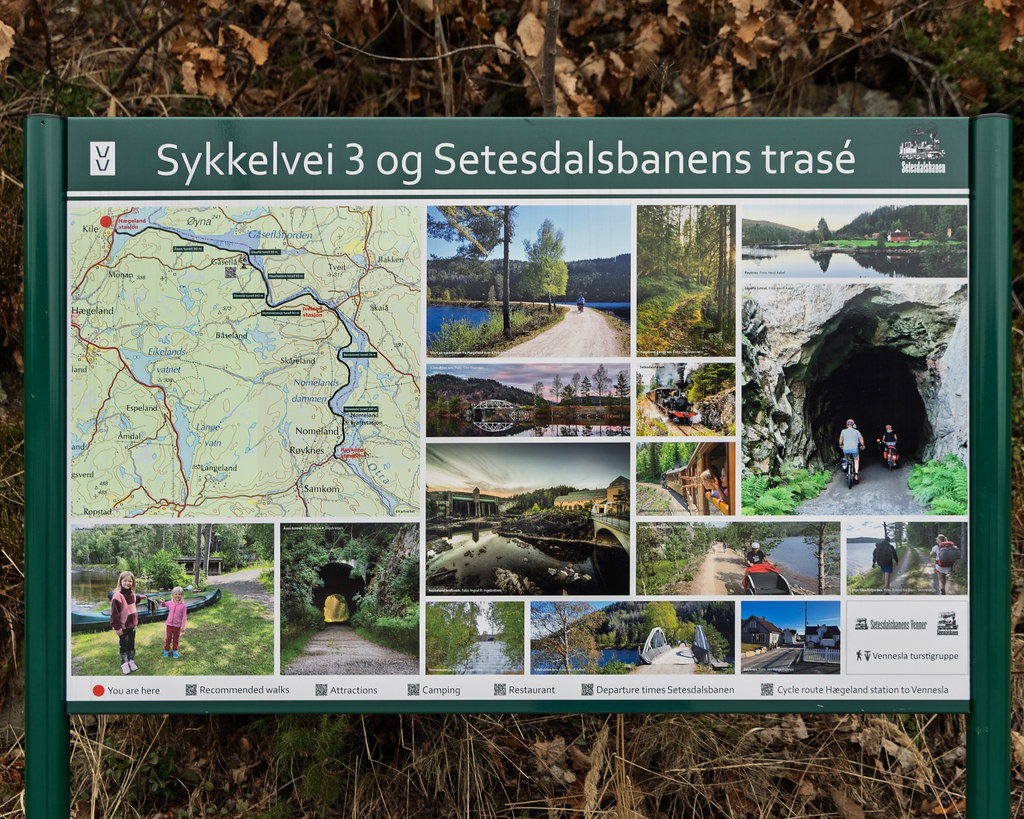 Informasjonsskilt: Sykkelvei 3 og Setesdalsbanens trasé