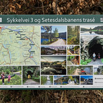 Informasjonsskilt: Sykkelvei 3 og Setesdalsbanens trasé